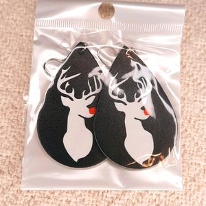 SOLD.        🎈2/$8🎈Deer Christmas Earrings New